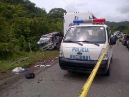 Choque entre buses deja seis muertos y diez heridos