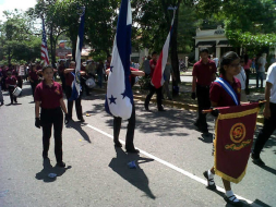 Escolares demuestran su fervor patrio en San Pedro Sula