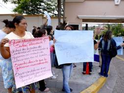 Empleados del Ihnfa se manifiestan en Tegucigalpa