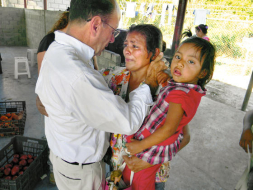 Retienen a sacerdote defensor de migrantes