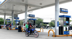 Siguen rebajas de combustibles en Honduras, pero cada vez son menores