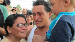 Otra madre hondureña encuentra a su hijo en Chiapas, México