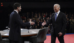 Joe Biden sale al rescate de Barack Obama ante Paul Ryan