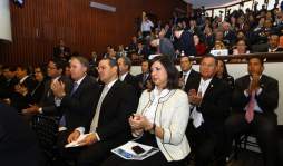 Frecuencias y fondos de previsión en la mira del Congreso de Honduras