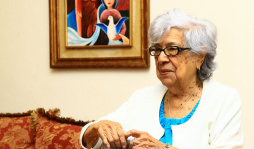 Lleva 60 años vistiendo al Nazareno con las más bellas túnicas