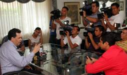 'El gobierno busca intimidar a periodistas”: Rodolfo Dumas