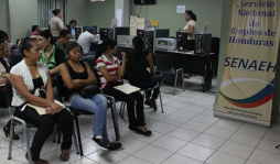 Casi dos millones de personas tienen problemas de empleo