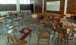 Precandidatos se comprometen a resolver la crisis educativa