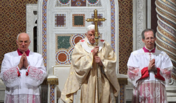 Benedicto XVI denuncia situación 'dramática' de la Iglesia