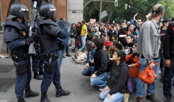 Españoles se toman calles en protesta por austeridad