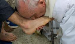El papa Francisco invita a vestirse de humildad