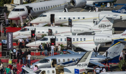 La aviación trata de sobrevolar la crisis