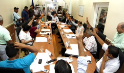 Alcalde y regidores se bajan sueldo en La Ceiba