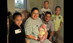 Bebé hondureña, de las primeras en nacer en Miami en 2013