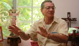Juan José Reyes, el docente que venció a la adversidad