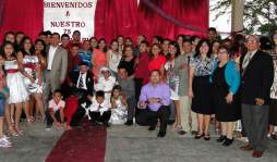 Celebran 75 años de amor con boda que habían soñado