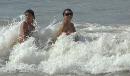 Bellas mujeres y diversión en las playas de Tela y La Ceiba