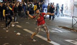 Españoles se toman calles en protesta por austeridad