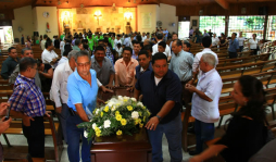 'Coneja' Cardona despedido entre aplausos y mariachis