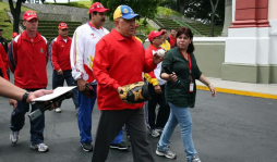 Hugo Chávez desmiente deterioro de su salud