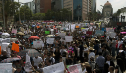 Megamarcha contra victoria del PRI en México