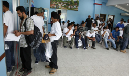 270 hondureños deportados llegan esta semana desde EUA