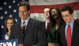 Romney con el camino libre; Santorum se retira