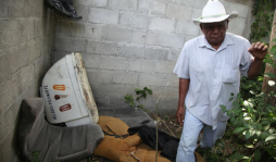 Hallan tumba clandestina en el patio de una vivienda de San Pedro Sula