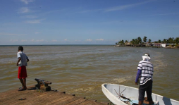 Desechos hospitalarios en playas de Omoa desatan grave alerta
