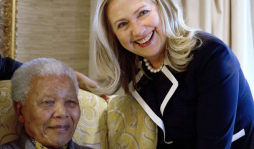 Hillary Clinton visita a Nelson Mandela