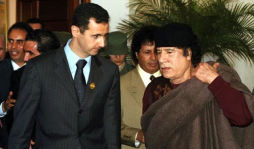 Manifestantes sirios dicen que muerte de Gadafi los inspira
