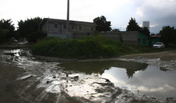 Reparan calles de la colonia Villa Ernestina