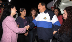 Chávez regresa a Venezuela tras radioterapia