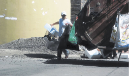 Recolector de basura, trabajo para corajudos en Honduras