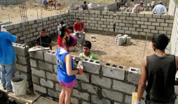 Estudiantes de EUA edifican otra escuela en El Progreso