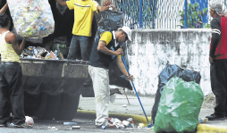 Recolector de basura, trabajo para corajudos en Honduras