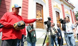 Hugo Chávez desmiente deterioro de su salud
