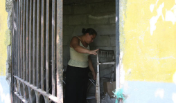 En posta de El Aguacate no hay agentes; allí viven los Turcios