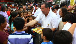 Contreras busca alimentar a cien mil niños