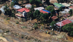 Al menos 900 muertos por lluvias en Filipinas