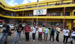 Nueva protesta realizan familiares de fallecidos en cárcel de Comayagua