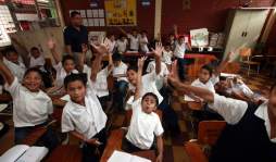 Inicia año escolar con enfrentamientos en Honduras