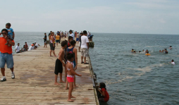 Más de L8 millones circularán en verano en Puerto Cortés y Omoa