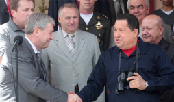 Reaparece en público el presidente Chávez