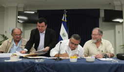 El Salvador: acuerdan elegir nuevos magistrados de Corte
