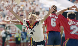 Jurgen Klinsmann, un excéntrico piloto alemán