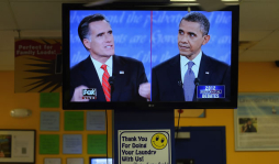 Barack Obama y Mitt Romney chocan sobre economía en debate