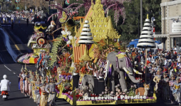 Hispanos destacan en Desfile de las Rosas