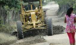 Mejoran caminos a comunidades rurales