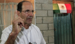 Otorgan premio a padre Alejandro Solalinde por defensa de migrantes
